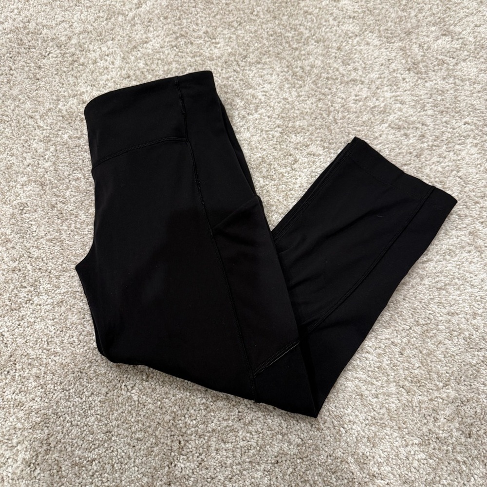 Lululemon Black Size 6 Cropped Athletic Leggings